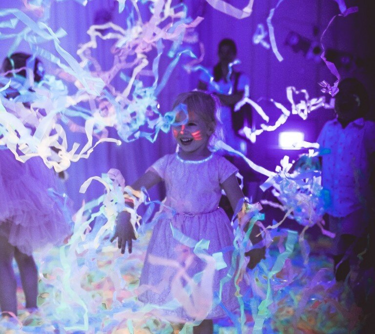 Бумажное или Неоновое шоу